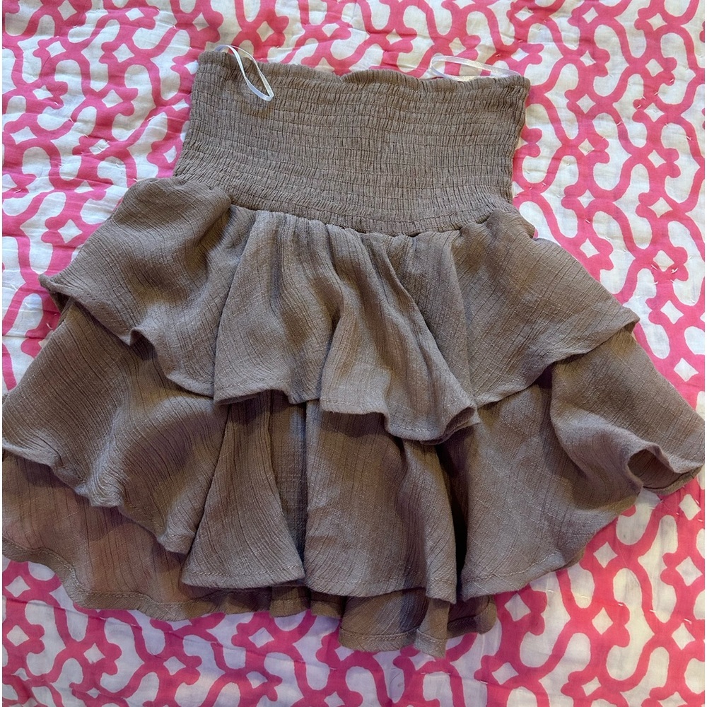 amazon light brown ruffled skirt size : xs